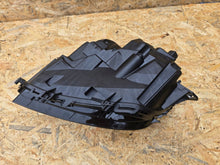 Laden Sie das Bild in den Galerie-Viewer, Frontscheinwerfer Opel Astra 662588537 Rechts Scheinwerfer Headlight SCH4811021582sl