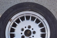Laden Sie das Bild in den Galerie-Viewer, 1x Alufelge 15 Zoll &quot; 5x120 1124810, 165TR390CH BMW E28 E24 Rim Wheel