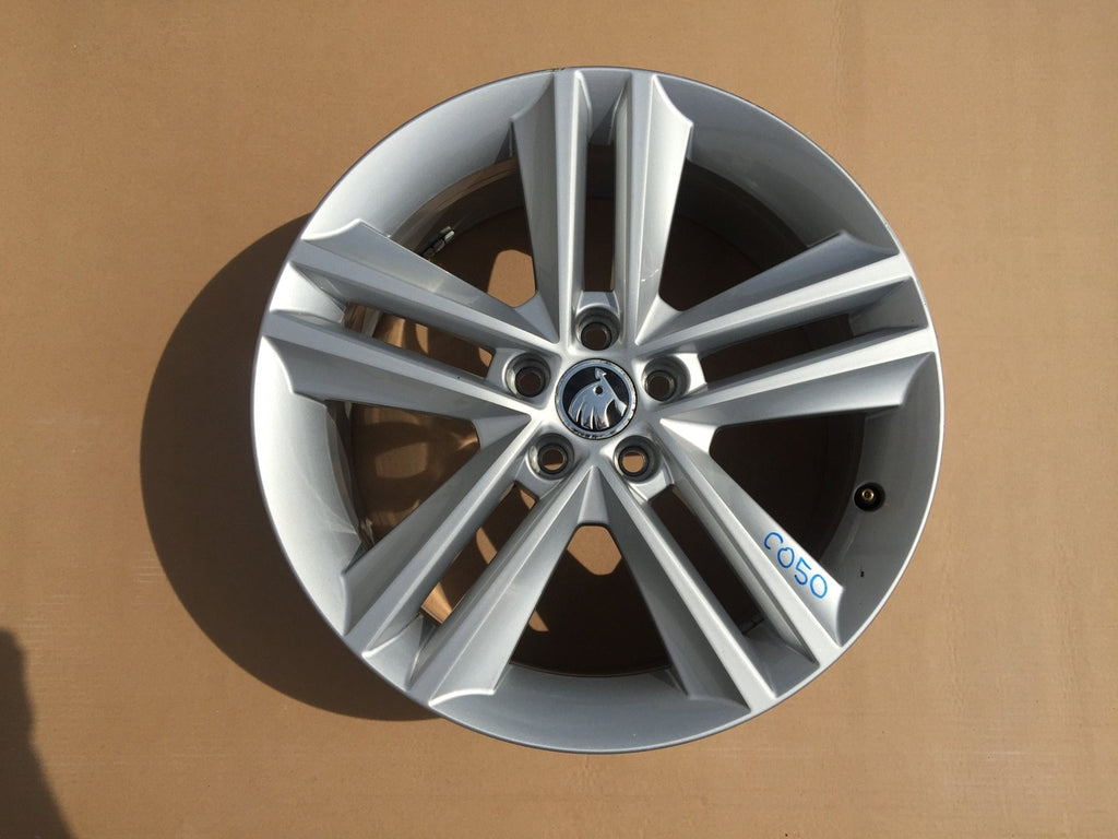1x Alufelge 17 Zoll 7.0" 5x100 46ET 5JA601025E Skoda Rapid Rim Wheel