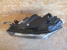 Laden Sie das Bild in den Galerie-Viewer, Frontscheinwerfer Skoda Superb 3P1941015A LED Links Scheinwerfer Headlight SCH9137103543yy