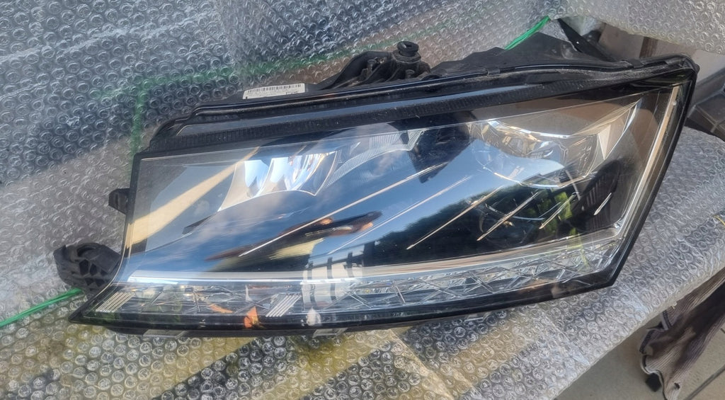 Frontscheinwerfer Skoda Fabia 6V1941015F LED Links Scheinwerfer Headlight