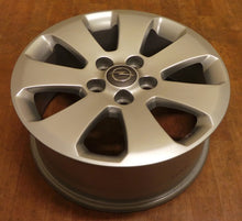 Laden Sie das Bild in den Galerie-Viewer, 1x Alufelge 17 Zoll 7.0" 5x120 41ET Glanz Silber 13235010 Opel Insignia FEL8608887614cd