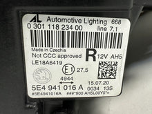Laden Sie das Bild in den Galerie-Viewer, Frontscheinwerfer Skoda Octavia IV 5E4941016 Rechts Scheinwerfer Headlight SCH1751149939lt