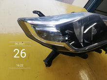Laden Sie das Bild in den Galerie-Viewer, Frontscheinwerfer Toyota Land Cruiser Rechts Scheinwerfer Headlight