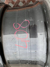 Laden Sie das Bild in den Galerie-Viewer, 1x Alufelge 18 Zoll 8.5&quot; 5x114.3 40ET 1044221-00-G Tesla Model Rim Wheel