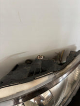 Laden Sie das Bild in den Galerie-Viewer, Frontscheinwerfer Seat Ibiza I 6J1941007C Xenon Ein Stück (Rechts oder Links)