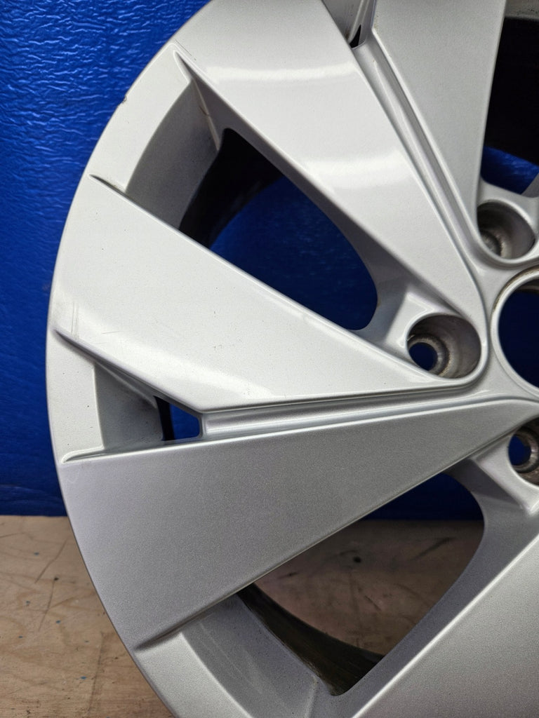 1x Alufelge 17 Zoll 6.5" 5x112 46ET Glanz Silber 5H0601025B VW Golf Viii FEL1702047153tn