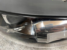 Load image into Gallery viewer, Frontscheinwerfer Kia Sportage 921013U250 Links Scheinwerfer Headlight SCH7069950215ip