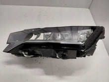 Laden Sie das Bild in den Galerie-Viewer, Frontscheinwerfer Skoda Octavia IV 5E4941009 LED Links Scheinwerfer Headlight SCH7450383388rr