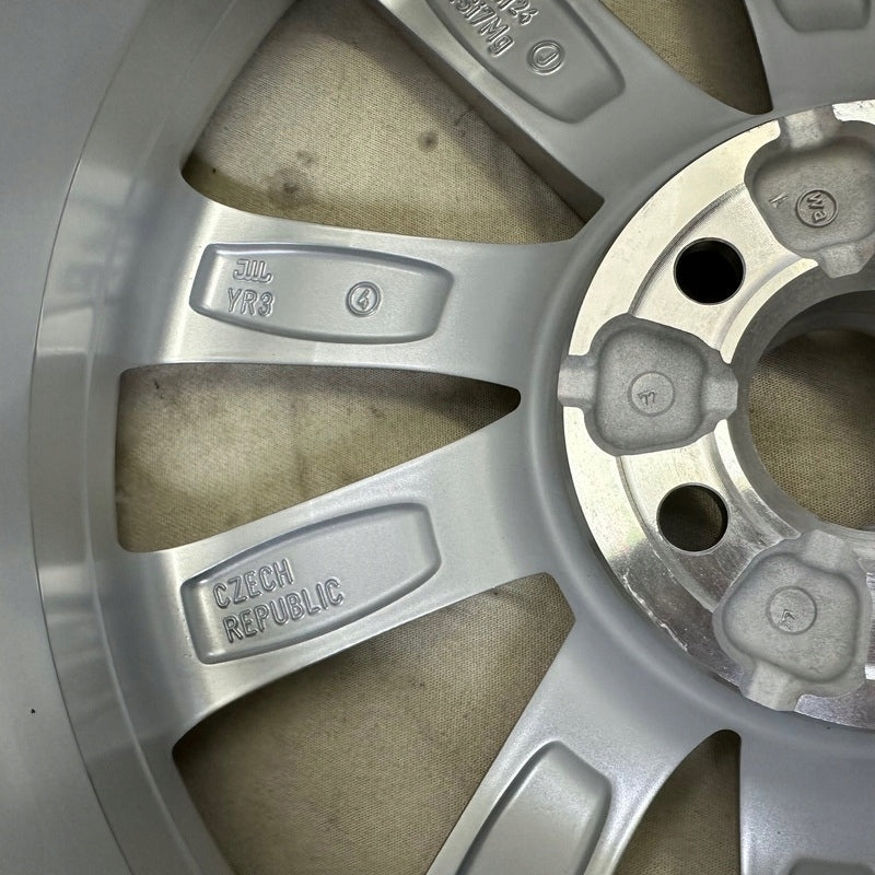 1x Alufelge 17 Zoll 6.5" 5x100 40ET Glanz Silber 657601025D Skoda Scala Kamiq I FEL5288702868xb