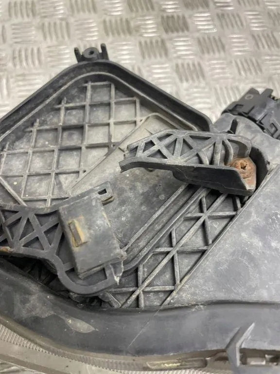 Frontscheinwerfer Toyota Avensis 0821211L1R Rechts Scheinwerfer Headlight SCH3791112906dt