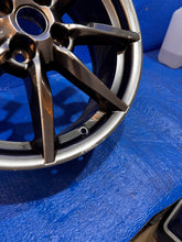 Laden Sie das Bild in den Galerie-Viewer, 1x Alufelge 17 Zoll 7.0&quot; 4x100 9965857070 Mazda Mx-5 Mx5 Rim Wheel