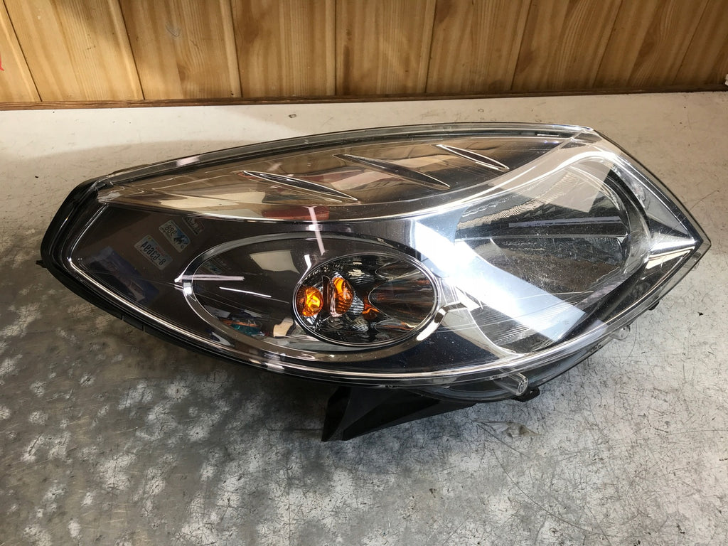 Frontscheinwerfer Dacia Sandero 8200733877 Rechts Scheinwerfer Headlight