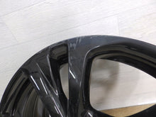 Laden Sie das Bild in den Galerie-Viewer, 1x Alufelge 17 Zoll 7.0&quot; 4x108 38ET Glanz Silber 9832281480 Opel Corsa F