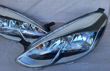 Load image into Gallery viewer, Frontscheinwerfer Ford Fiesta H1BB13W029AE Ein Satz Scheinwerfer Headlight