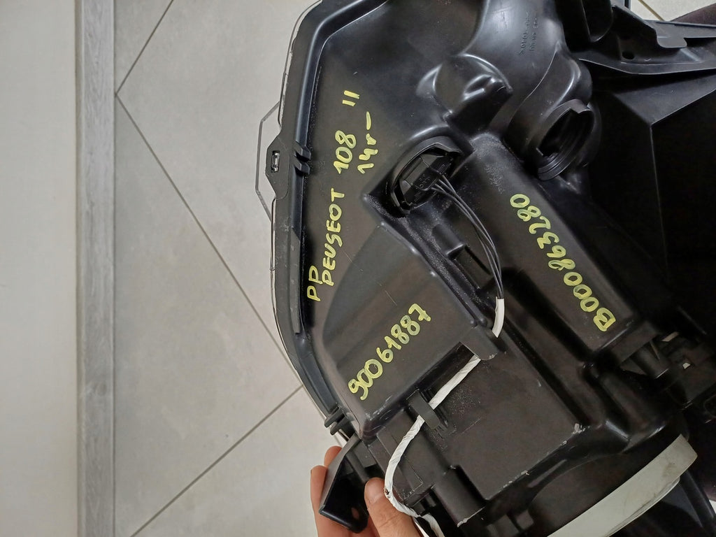 Frontscheinwerfer Peugeot 108 14R-90061887 Rechts Scheinwerfer Headlight SCH4161597913jc