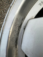 Laden Sie das Bild in den Galerie-Viewer, 1x Alufelge 15 Zoll 7.0" 5x100 35ET Rim Wheel FEL4143571102is