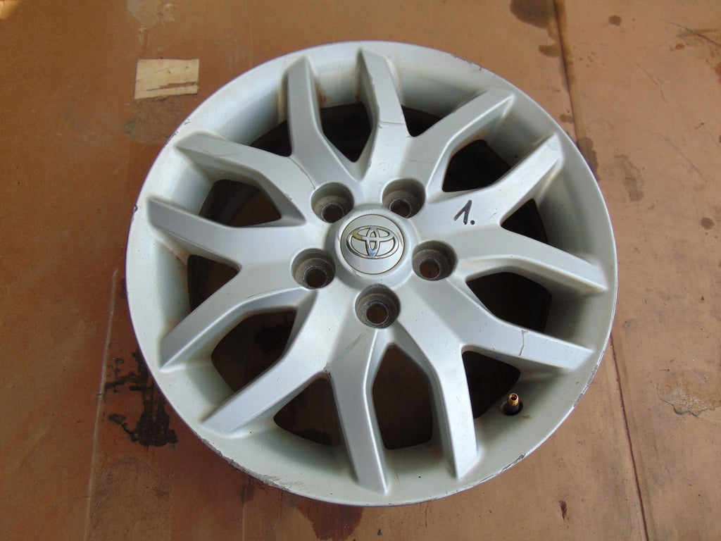 1x Alufelge 16 Zoll 6.5" 5x114.3 45ET Silber PZ474-E067D-Z Toyota Auris