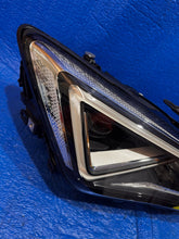 Laden Sie das Bild in den Galerie-Viewer, Frontscheinwerfer Seat Leon 5FB941774 Rechts Scheinwerfer Headlight SCH3375945889tn