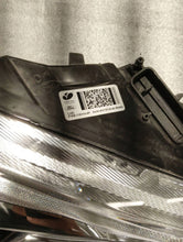 Laden Sie das Bild in den Galerie-Viewer, Frontscheinwerfer Ford Focus F1EB-13D154-AF Xenon Rechts Scheinwerfer Headlight SCH1162528417ef