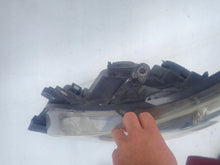 Laden Sie das Bild in den Galerie-Viewer, Frontscheinwerfer Renault Clio III Links Scheinwerfer Headlight SCH5629903208nb