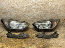 Load image into Gallery viewer, Frontscheinwerfer Hyundai I20 Ein Satz Scheinwerfer Headlight