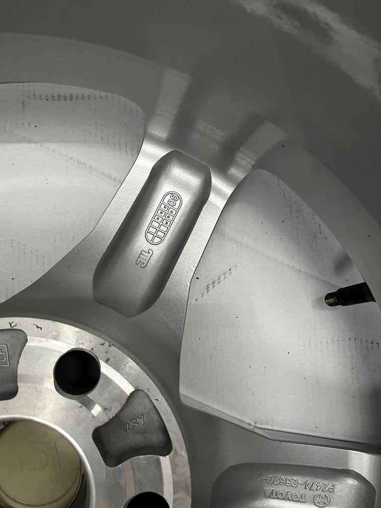 1x Alufelge 16 Zoll 6.5" 5x114.3 45ET Silber PZ474-E8670- Toyota Corolla Avensis