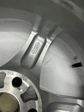 Laden Sie das Bild in den Galerie-Viewer, 1x Alufelge 16 Zoll 6.5&quot; 5x114.3 45ET Silber PZ474-E8670- Toyota Corolla Avensis