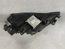 Laden Sie das Bild in den Galerie-Viewer, Frontscheinwerfer Skoda Octavia III 5E1941016 Xenon Rechts Headlight SCH1508374982wv