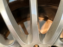 Laden Sie das Bild in den Galerie-Viewer, 1x Alufelge 18 Zoll 8.0&quot; 5x112 30ET 6861224 BMW 5 G31 G30 Rim Wheel