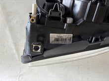 Load image into Gallery viewer, Frontscheinwerfer Audi A4 B5 8D0941029AN Xenon Ein Stück (Rechts oder Links)