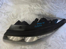Laden Sie das Bild in den Galerie-Viewer, Frontscheinwerfer Hyundai Santa I Fe 92101-2BXXX Links Scheinwerfer Headlight SCH1385253498wi