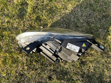 Load image into Gallery viewer, Frontscheinwerfer Alfa Romeo Giulietta 00505530730 Xenon Rechts Headlight SCH1690963502pv