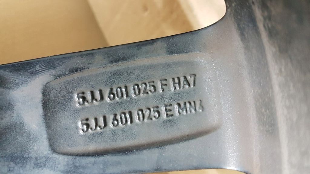 1x Alufelge 17 Zoll 7.0" 5x112 46ET 5JJ601025F Ford Fabia Rapid Rim Wheel