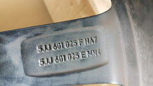 Laden Sie das Bild in den Galerie-Viewer, 1x Alufelge 17 Zoll 7.0&quot; 5x112 46ET 5JJ601025F Ford Fabia Rapid Rim Wheel