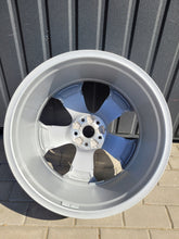 Laden Sie das Bild in den Galerie-Viewer, 1x Alufelge 20 Zoll 10.0" 5x112 1T3601025AC VW Rim Wheel FEL6114038975xa