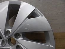 Load image into Gallery viewer, 1x Alufelge 17 Zoll 6.5" 5x112 46ET 5H0601025B VW Golf Viii Rim Wheel FEL1501157196uh