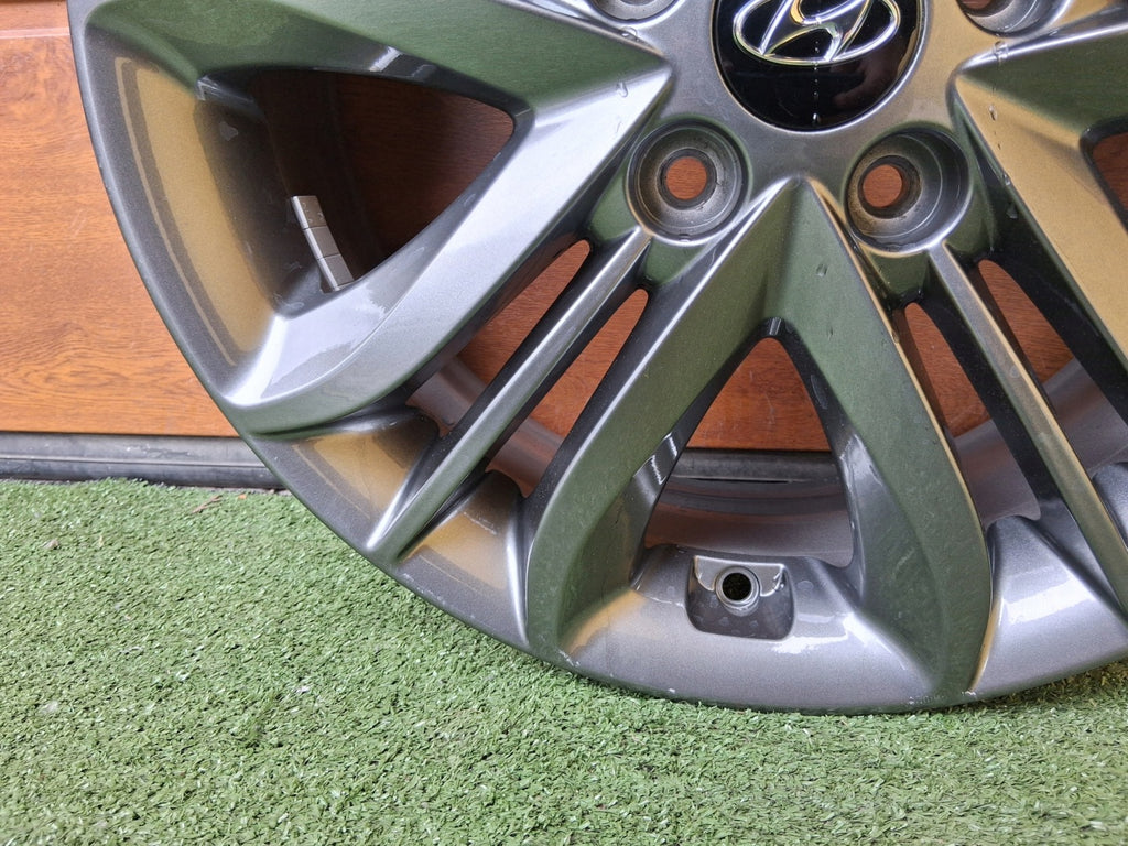 1x Alufelge 17 Zoll 6.5" 5x114.3 51ET Glanz Graphit 52910-2Y650 Hyundai Ix35 FEL4215474821km