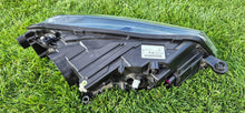 Laden Sie das Bild in den Galerie-Viewer, Frontscheinwerfer Skoda Superb III 3V1941015B Xenon Rechts oder Links
