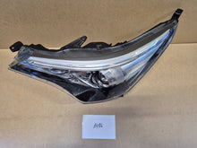 Laden Sie das Bild in den Galerie-Viewer, Frontscheinwerfer Toyota Avensis Links Scheinwerfer Headlight SCH6640094832ce