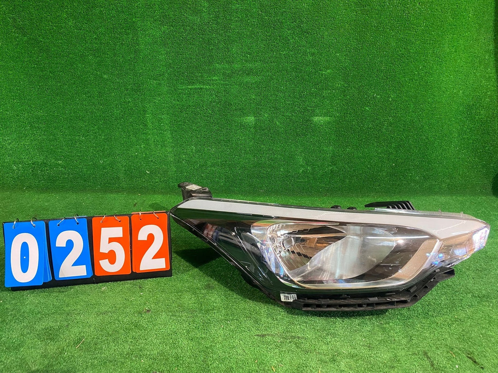 Frontscheinwerfer Hyundai I20 II 92102C8000 Rechts Scheinwerfer Headlight