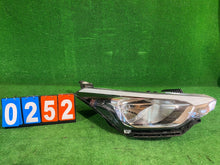 Load image into Gallery viewer, Frontscheinwerfer Hyundai I20 II 92102C8000 Rechts Scheinwerfer Headlight