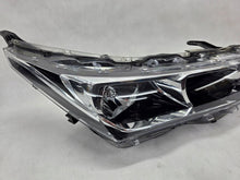 Laden Sie das Bild in den Galerie-Viewer, Frontscheinwerfer Toyota Corolla Rechts Scheinwerfer Headlight SCH3111412704wt