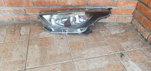 Load image into Gallery viewer, Frontscheinwerfer Toyota Yaris Links Scheinwerfer Headlight