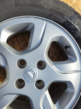 Laden Sie das Bild in den Galerie-Viewer, 1x Alufelge 15 Zoll 6.0" 4x100 40ET Glanz Graphit 403006822R Dacia Rim Wheel FEL2118067948tu