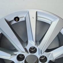 Laden Sie das Bild in den Galerie-Viewer, 1x Alufelge 16 Zoll 6.5&quot; 5x100 40ET Glanz Silber 82A601025 Audi A1 Rim Wheel