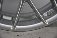 Load image into Gallery viewer, 1x Alufelge 17 Zoll 7.5&quot; 5x112 43ET Glanz Silber 8D0601025R Audi Rim Wheel