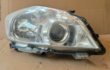 Laden Sie das Bild in den Galerie-Viewer, Frontscheinwerfer Toyota Auris 81110-02A40 Rechts Scheinwerfer Headlight