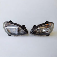 Laden Sie das Bild in den Galerie-Viewer, Frontscheinwerfer Mercedes-Benz 2468200261 2468200161 LED Ein Satz Headlight