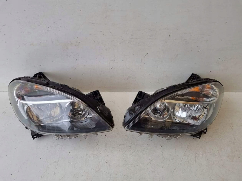 Frontscheinwerfer Mercedes-Benz 2468200261 2468200161 LED Ein Satz Headlight